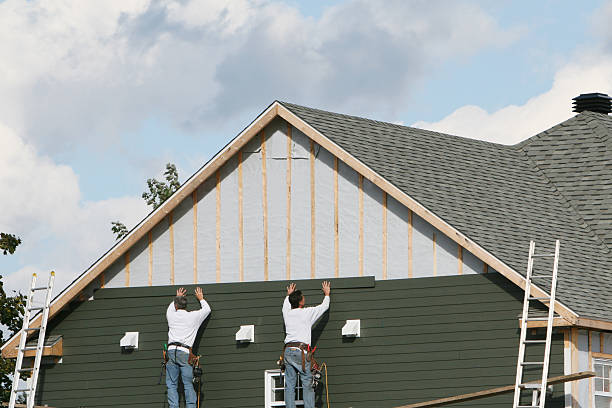 Professional Siding Installation technician working in Washingtonville, OH